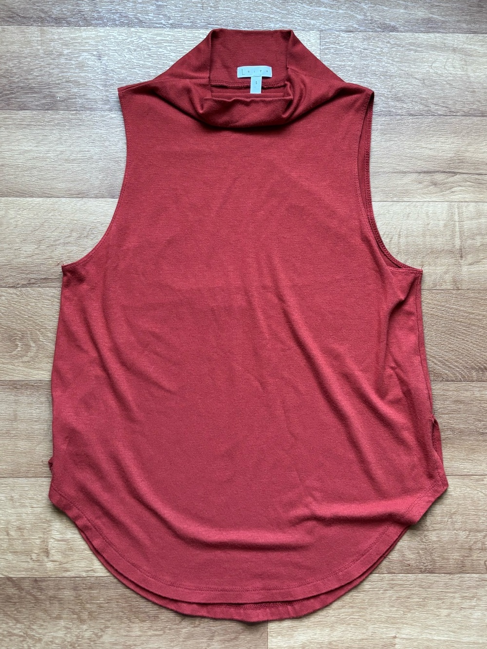 Leith Sleeveless Turtleneck Camisole in Rust